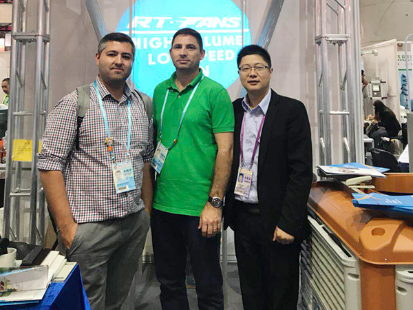 123屆廣交會(huì)客戶合影